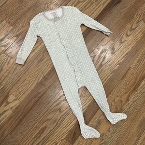 Magnetic me footie pajamas - size 12-18 months. Gray/white/green geometric